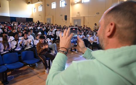 Salerno, Gianluca Di Marzio al Liceo Severi: oltre 300 studenti a lezione di passione, sport e giornalismo 6 Di Marzio Severi 1
