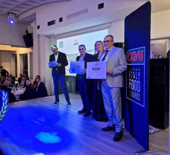Eboli, Amaro Don Carlo: una passione e una tradizione di famiglia con Gargiulo Coloniali che guarda al futuro 5 Italy Food Awards Carlo Gargiulo ritira lattestato