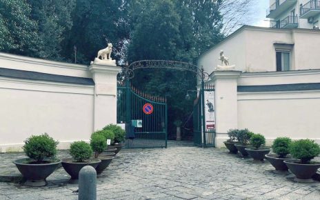 Napoli, villa Floridiana: servizi igienici carenti e aree transennate 6 Napoli via Cimarosa villa Floridiana