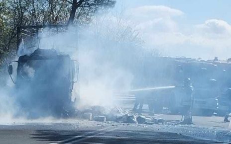 Marigliano, camion prende fuoco: traffico in tilt e paura vicino alle abitazioni 4 camioninfiamme