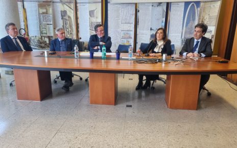 Napoli, Premi alla memoria dell'ingegner Marco Senese: cerimonia finale con i vincitori 4 1. PREMIO SENESE TAVOLO CON MARONE 2048x1536 1