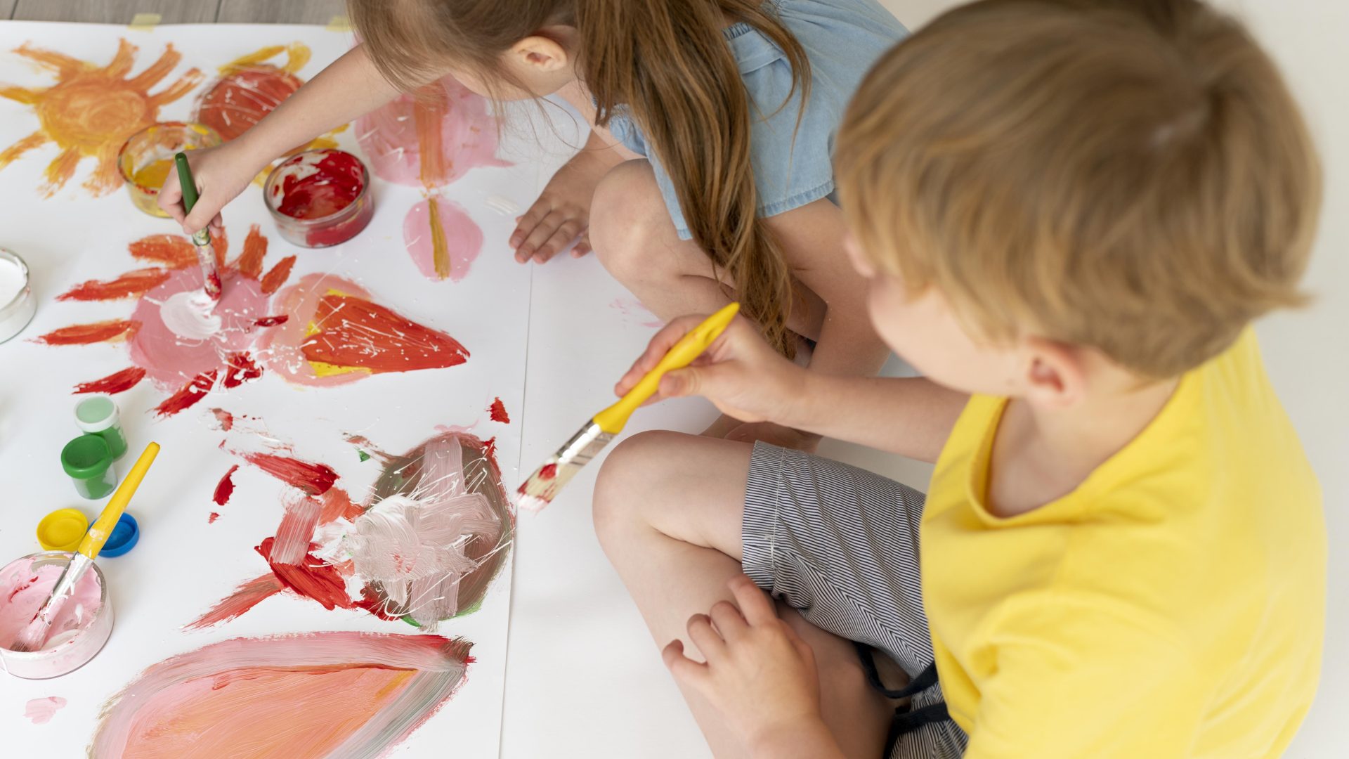 Bambini che dipingono