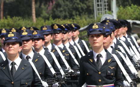 Caserta, gli Allievi del corso “Falco VI” dell’Accademia Aeronautica hanno giurato fedeltà alla Repubblica Italiana suggellata dalle Frecce Tricolori 3 IMG 6996