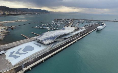 La stazione marittima di Salerno