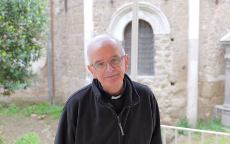 Domenica di Pasqua 2025, il messaggio di Mons. Angelo Spinillo 5 Santa Pasqua 2025 Messaggio Mons. Spinillo