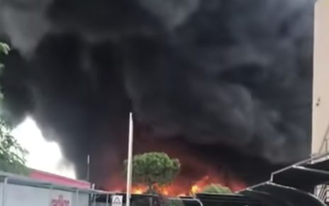 Caivano, domato l’incendio nell’area industriale: scuole e parchi chiusi nei comuni vicini 4 Screenshot 20250409 215852 Facebook
