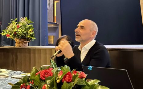 Santa Maria a Vico, presentazione del volume "Vendesi uomo" di Mario Campanino 4 lautore al Bachelet