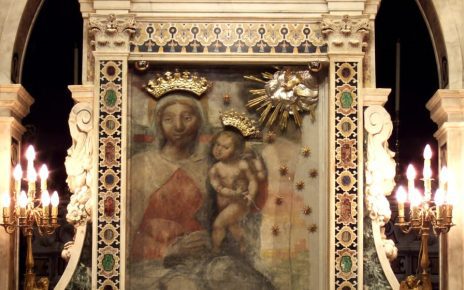 Marigliano, Pellegrini di speranza: la città accoglie la sacra effigie della Madonna dell’Arco per i 100 anni dei Battenti 2 madonna dellarcomod