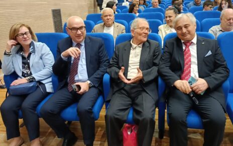 Baiano, grandi consensi per il “Premio Anfiteatro d’Argento 2025” 4 1. Simone Rozza Sindaco di Quadrelle Pietro Sgabati Scrittore Salvatore Guerriero Pres. PMI Intenazionale Premio Anfiteatro Baiano 17.5.2025