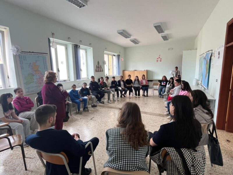 Casamarciano, All’Istituto "Padre Arturo D’Onofrio" la cultura diventa esperienza: gli studenti incontrano Adelina Mauro 3 40c3512c 89ec 4147 be0a f34244f729ff