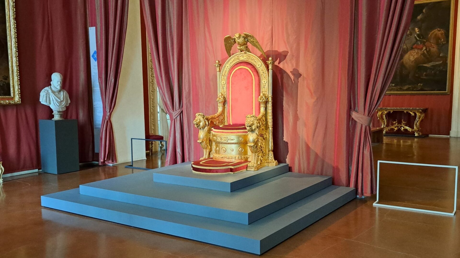 Trono del Palazzo Reale di Napoli restaurato