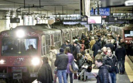 Campania, Trasporti. Nappi (Lega): "Su Circum si passa da balle deluchiane a inadeguatezza di Fico" 5 caos trasporti circum2 900x600 1