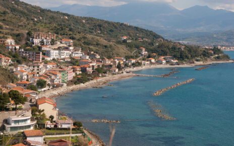 Pollica e Future Food Institute: 27 giovani creator per raccontare il Cilento del futuro 3 spiaggia pioppi pollica cilento