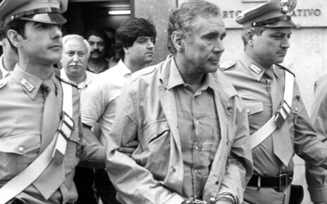 Brusciano, ricordando il blitz del 17 giugno 1983 contro la NCO 4 1. Enzo Tortora arrestato a Roma il 17.6.1983