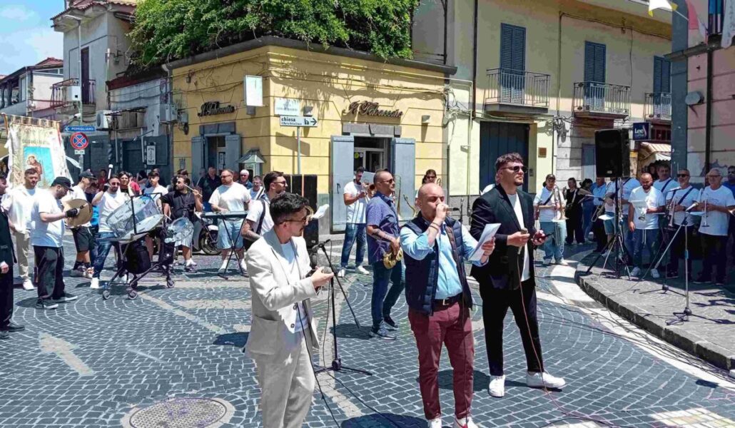 Brusciano, Festa della Repubblica e Questua Giglio Lavoratori 4 5. Cantanti T. Liberti G. Vecchione L. Mascolo Giglio Lavoratori 1973 Questua in Brusciano 6.2.2025 scaled