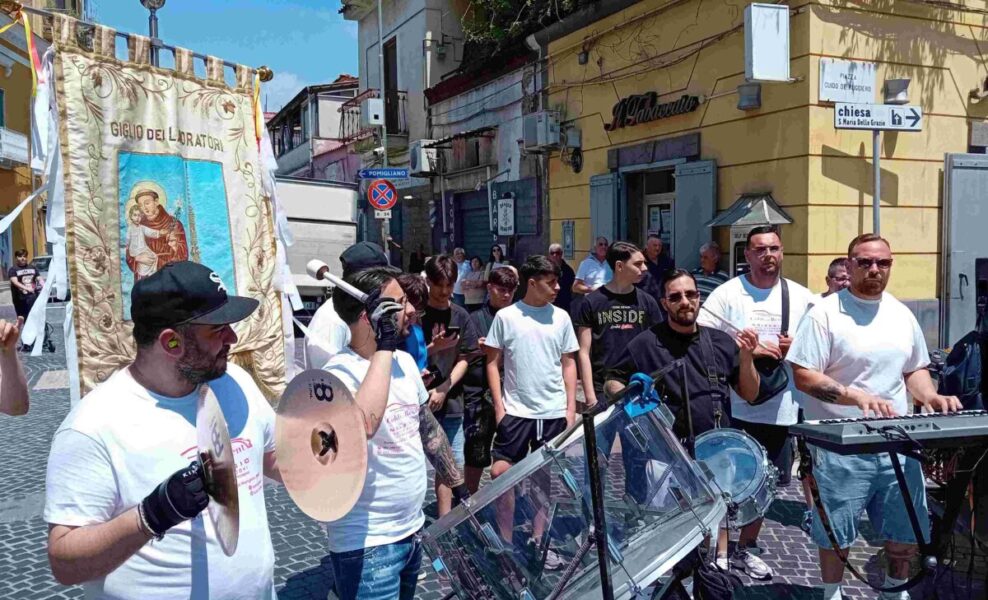 Brusciano, Festa della Repubblica e Questua Giglio Lavoratori 5 6. Grecos Band Sezione Percussiva Giglio Lavoratori 1973 Questua in Brusciano 6.2.2025 scaled