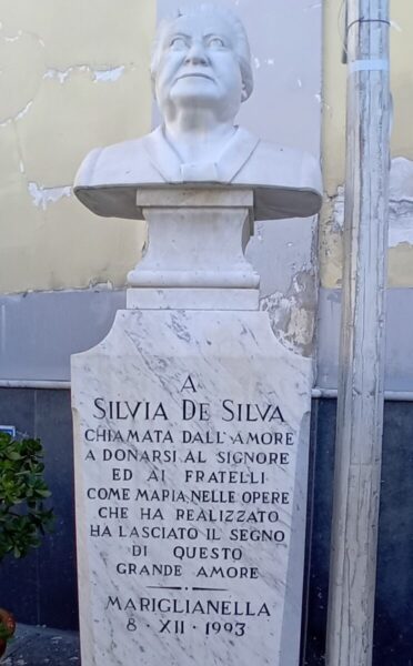 Mariglianella, Taverne in Festa per Maria SS. della Sanità 8 8. Busto in Memoria di Silvia De Silva 8.12.1993 Chiesa Maria SS. Sanita Mariglianella 1.6.2025 scaled