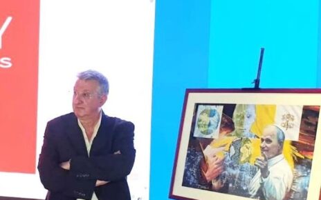 Il “Made in Italy incontra l’Europa” al Parlamento Europeo di Roma: Francesco Guadagnuolo e la sua nuova iconografia ritrattistica papale 3 Francesco Guadagnuolo al Parlamento Europeo Roma il Made in Italy incontra lEuropamod