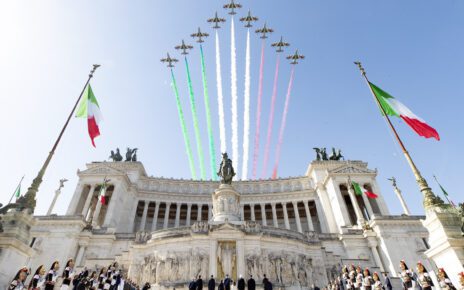 Credibilità e Democrazia: il prestigio della Corona fra Regno Unito e la nascita della Repubblica 3 Frecce Tricolori 2022