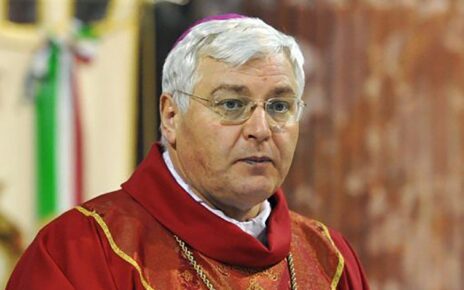 "Nola, ricorda Cristo": l’appello del vescovo Marino per una Chiesa e una città unite nel nome della pace 6 Mons. Francesco Marino