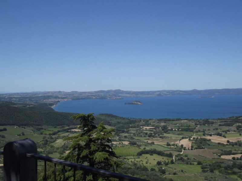 Alla scoperta degli antichi Borghi caratteristici della Tuscia 10 Panorama lago Bolsena scaled