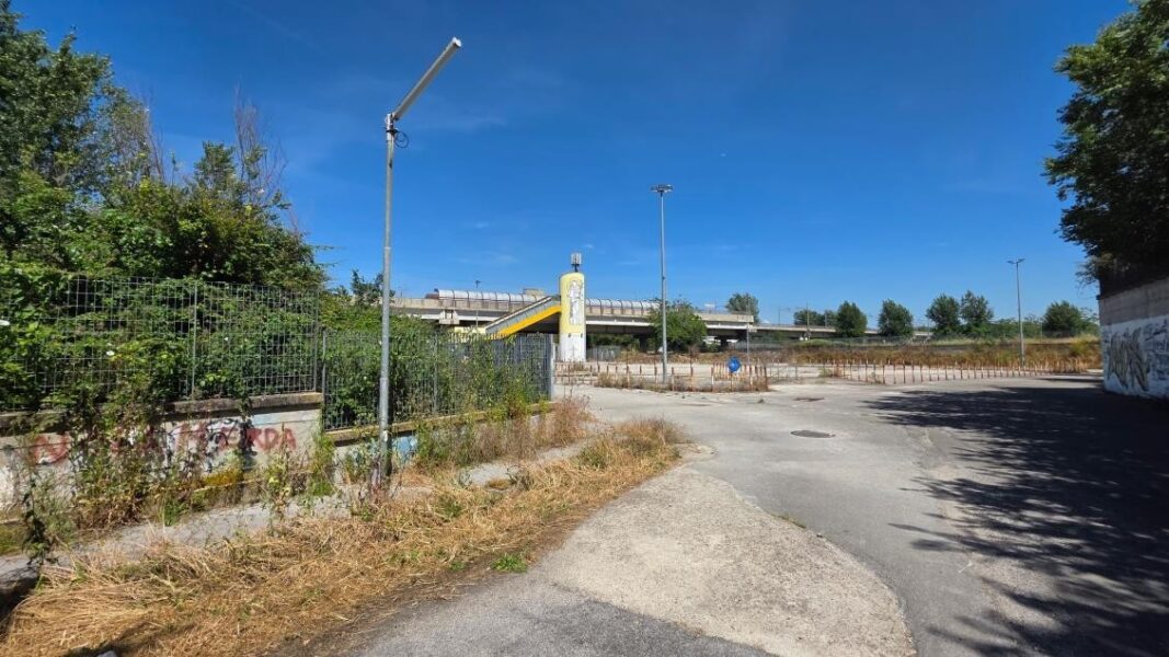 Brusciano abbandonata, stazione della Circumvesuviana nel degrado e nel pericolo: l’appello accorato dei cittadini alle istituzioni 3 circumbru3