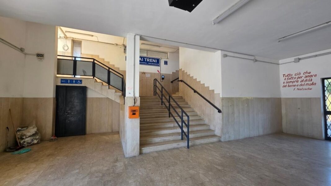Brusciano abbandonata, stazione della Circumvesuviana nel degrado e nel pericolo: l’appello accorato dei cittadini alle istituzioni 4 circumbru4