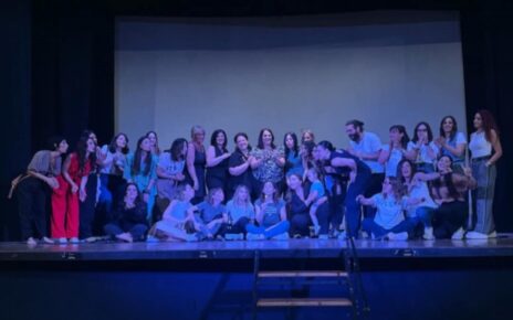 Pomigliano d'Arco, “Come una mamma” compie 4 anni: festa e spettacolo al Teatro Gloria 3 comeunamammapomi