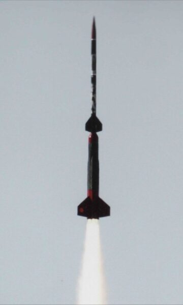 Napoli, Area 51: al via la missione spaziale per la sicurezza dell'Ucraina 2 modello razzo Lond Lancers scaled