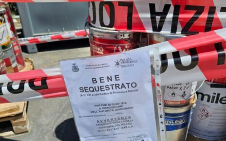 Saviano, sequestrata azienda nella Terra dei Fuochi: rifiuti pericolosi all'aperto e gestione illecita 8 sequestro saviano