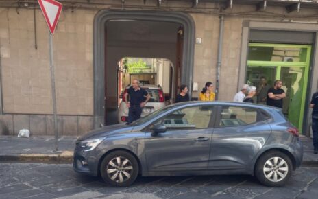 Marigliano, "Devo andare in ospedale": bloccata da un'auto in sosta selvaggia 3 sostaselvaggia1