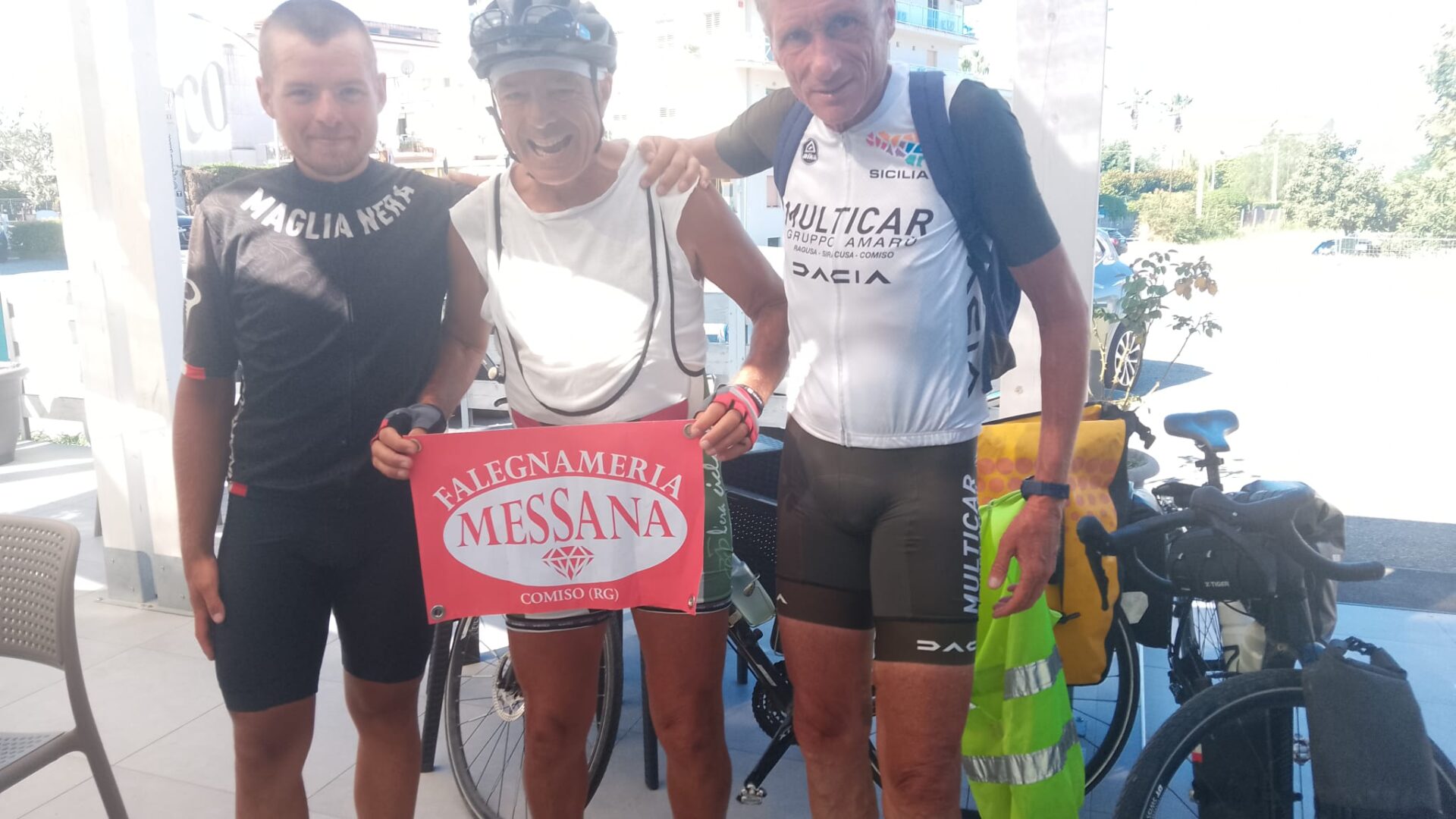 Lincontro di Amantea il cicloturista polacco Dino Naglieri Leonardo Cavazzi