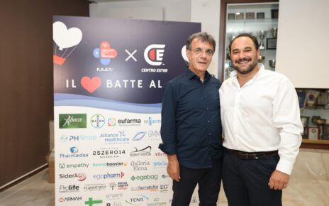 Pietro Carraturo con lassessore alla Salute del Comune di Napoli e presidente dellOrdine dei Farmacisti di Napoli Vincenzo Santagada