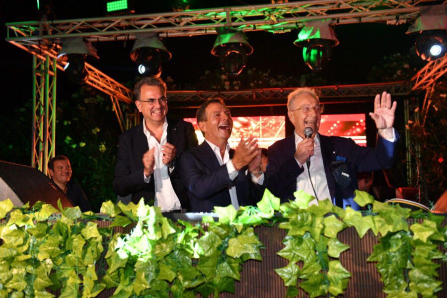 Napoli, oltre 1500 commercialisti partenopei al Summer Party 2025 2 Summer Party 2025 da sinistra de Nuccio Moretta e Turi 1 scaled