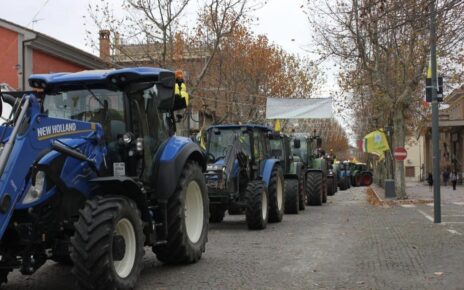 Gasolio agricolo, Coldiretti Campania: "Arriva l'integrazione dalla Regione" 4 Trattori della pacemod