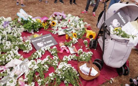 Un fiore per Anastasia e Andromeda: Roma si è fermata per ricordarle 4 flash mob salvamamme villa pamphilj