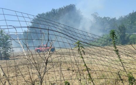 Castello di Cisterna, incendio tra sterpaglie e rifiuti: nube nera sulla Variante 7 bis 3 incendiocastellocist