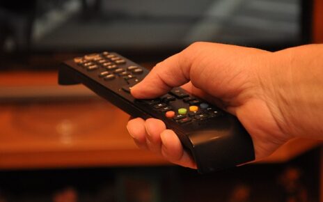 Come Stanno Cambiando Le Abitudini Serale Degli Italiani 4 remote control 4891936 640