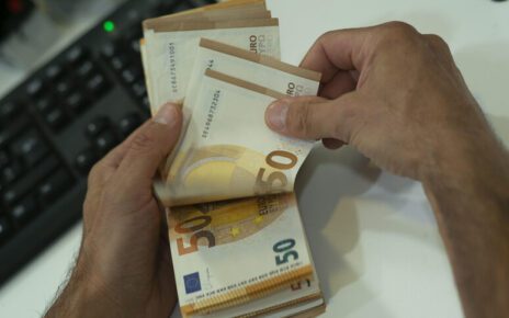 Vacanze e debiti: abiti da sposa, gioielli, smart TV tra gli oggetti più impegnati per finanziare 4 2b278b01337e011f909d7192976286d0