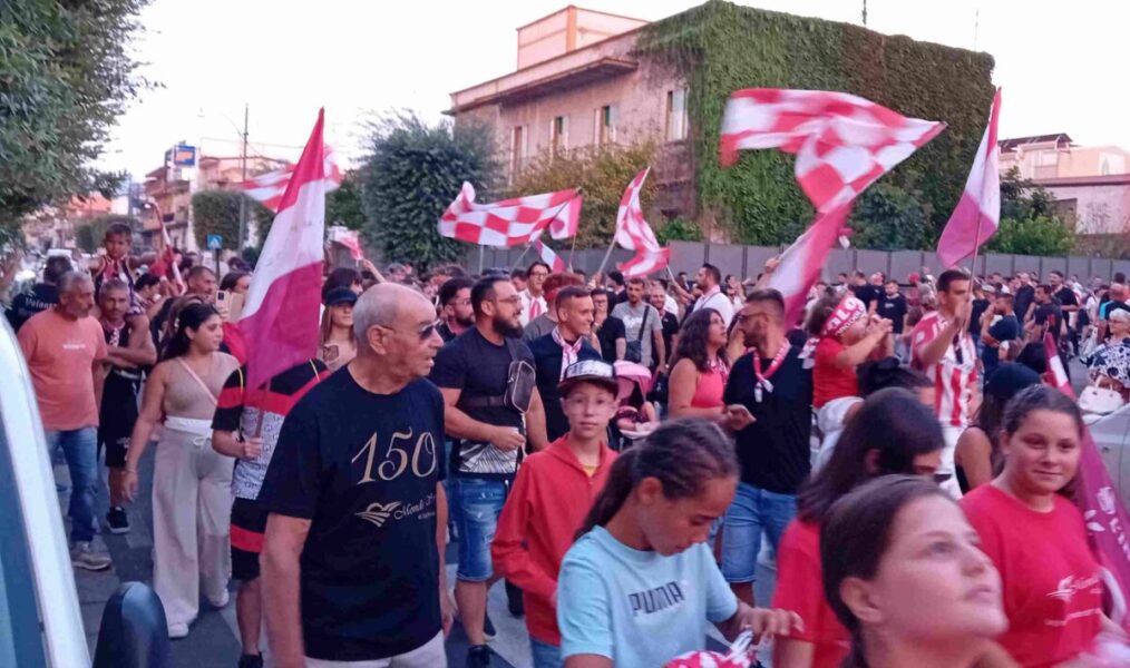 Brusciano, Giglio Ortolano 1875 per la 150^ Festa dei Gigli 3 3. Felice Braccolino fra i partecipanti Corteo con Legno per Giglio Ortolano Brusciano 18.8.2025 scaled