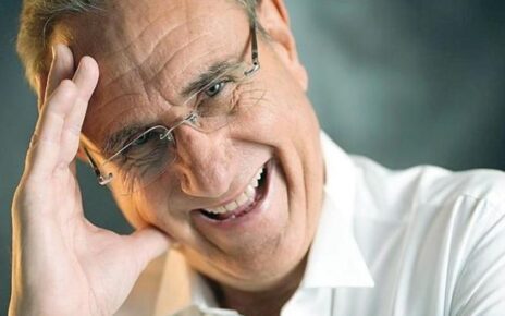 "Restate a Napoli" 2025, secondo appuntamento: Gino Rivieccio in "Stravaganze" e i giovani talenti di Napoli 3 641403054e3f9