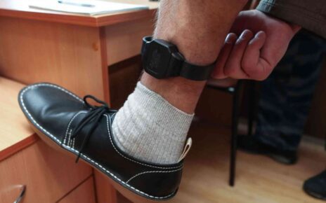 Braccialetto elettronico per tifosi violenti, novità assoluta in Italia: il criminologo Vincenti lo aveva annunciato ad Aversa 3 braccialetto elettronico