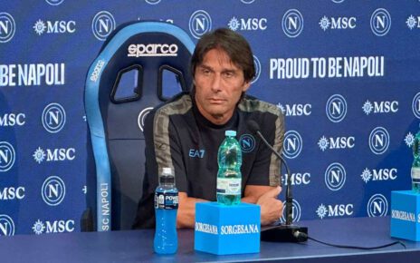 Napoli, parte la nuova stagione: Conte frena l’entusiasmo: "Voliamo basso, lo scudetto non basta” 8 conte napoli conferenza stampa gdm ok 1