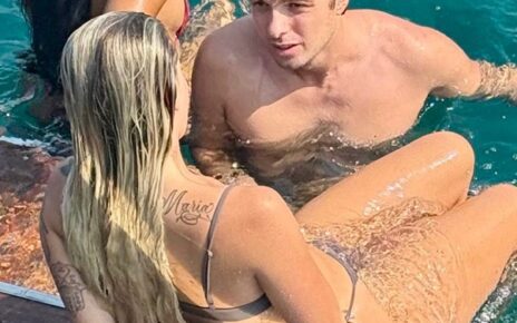 Gaia Bianchi e Luca More vicinissimi sullo yacht dei vip in Sardegna 4 jet set Gaia Bianchi e Luca More