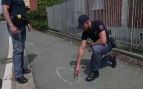 Marigliano, spari nella notte a Pontecitra: ventenne ferita alla gamba mentre è in auto con un’amica 4 omicidio rilievi marigliano