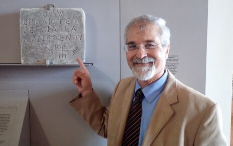 Brusciano, Giornata Internazionale della Pace 2025 3 2. Antonio Castaldo al MANN Epigrafe Greco Giudaica IV V Sec. Napoli 8 Ottobre 2017