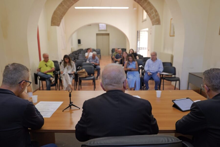 Aversa, presentato in diocesi il nuovo Anno Pastorale e il 300° dell'apertura del nuovo Seminario 3 Aversa Resoconto Conferenza Stampa Diocesi 4 scaled