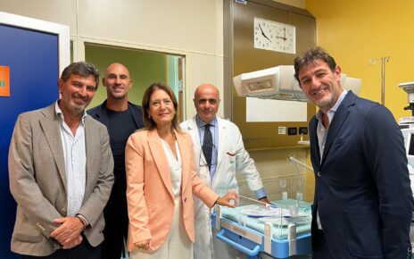 Napoli, la Fondazione CannavaroFerrara dona un’isola neonatale al Monaldi: una speranza di vita per i piccoli pazienti 5 V.Ferrara P.Cannavaro A. Iervolino G.Chello C.Ferrara