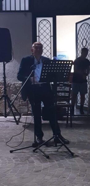 Dallo scugnizzo al mito: il teatro di Raffaele Viviani risplende nell’antologia di Claudio Antonio Santella 5 ad0e3110 7644 4c70 90ed 9809d70d4db0 scaled