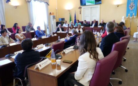 Nola, Consiglio Comunale sulla Palestina. Il sindaco Andrea Ruggiero: “Parlare di pace è un dovere, il silenzio ci rende complici” 4 consigliosullapalestina